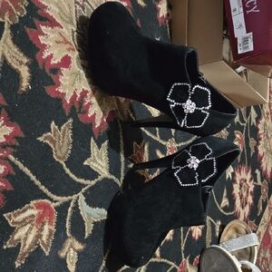 Elegant Black Women's Heels with Rhinestone Detail